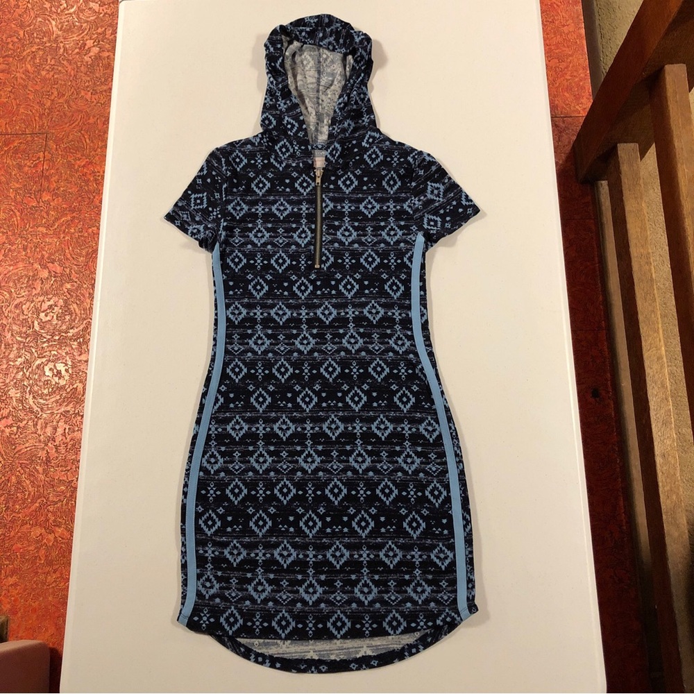 No Boundaries Junior’s Short Sleeve Stretch Blue Hooded Dress size S